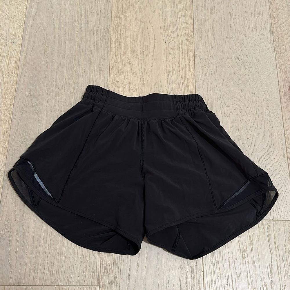 Lululemon Hotty Hot Shorts 4” Black Size 4 Low Rise